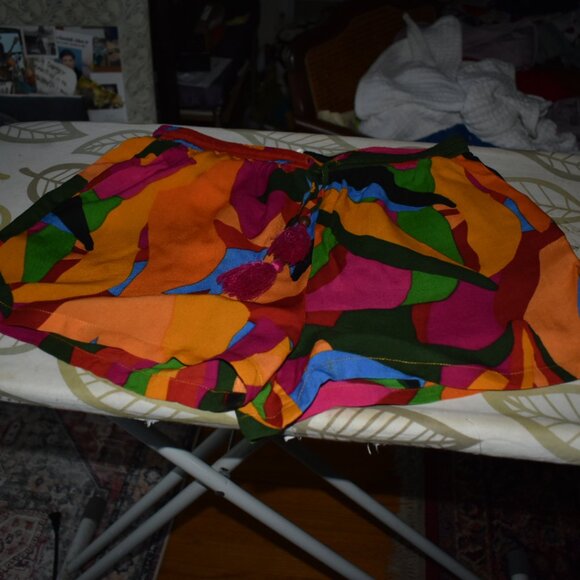 True Destinations Resortwear Set (Button up Shirt and Elastic Waist Shorts) - Picture 3 of 7